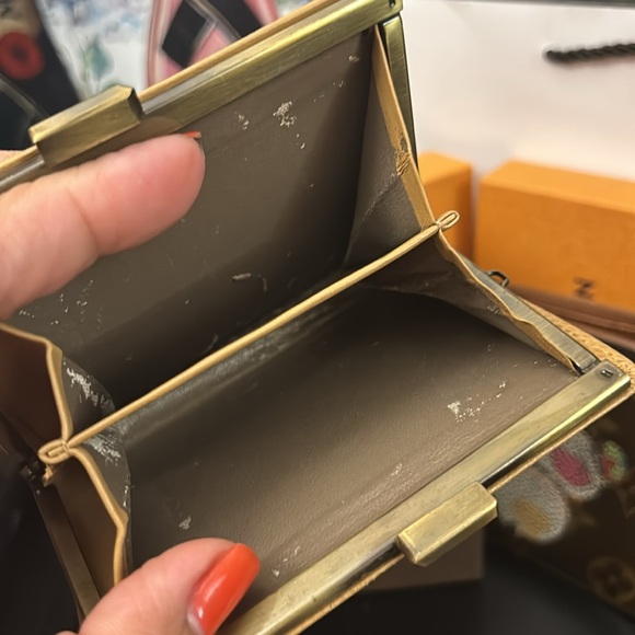 Vintage Burberry’s Kiss Lock Compact Wallet - Picture 5 of 7